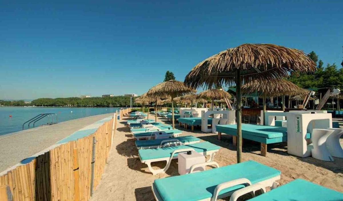 Golden Beach Parking Proche Du Lac Annecy Extérieur photo