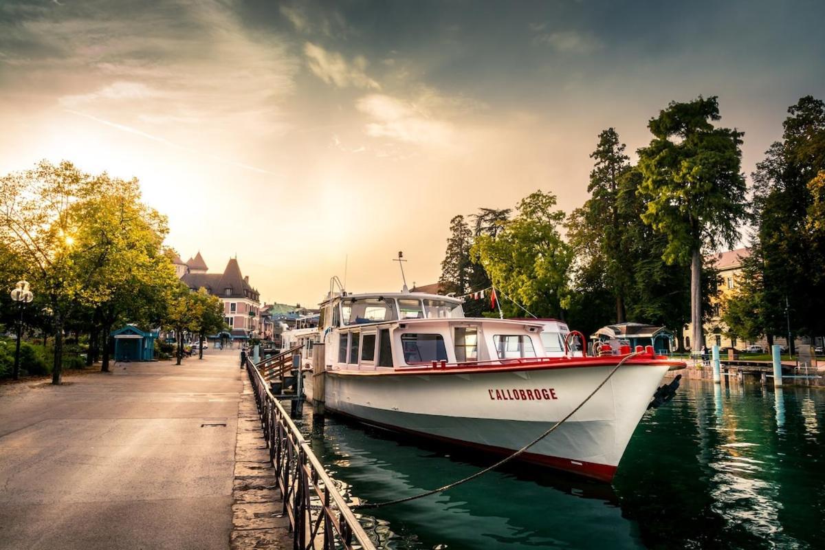 Golden Beach Parking Proche Du Lac Annecy Extérieur photo